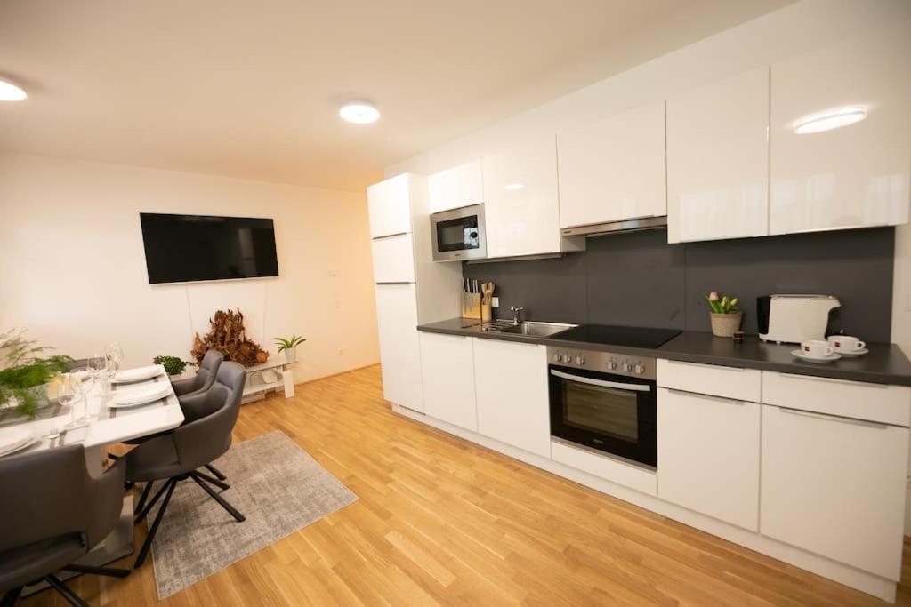 Schoenes Living Am Donauufer Вена Экстерьер фото